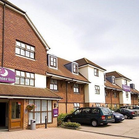 Premier Inn London Gatwick Airport South - London Road Кролей Экстерьер фото