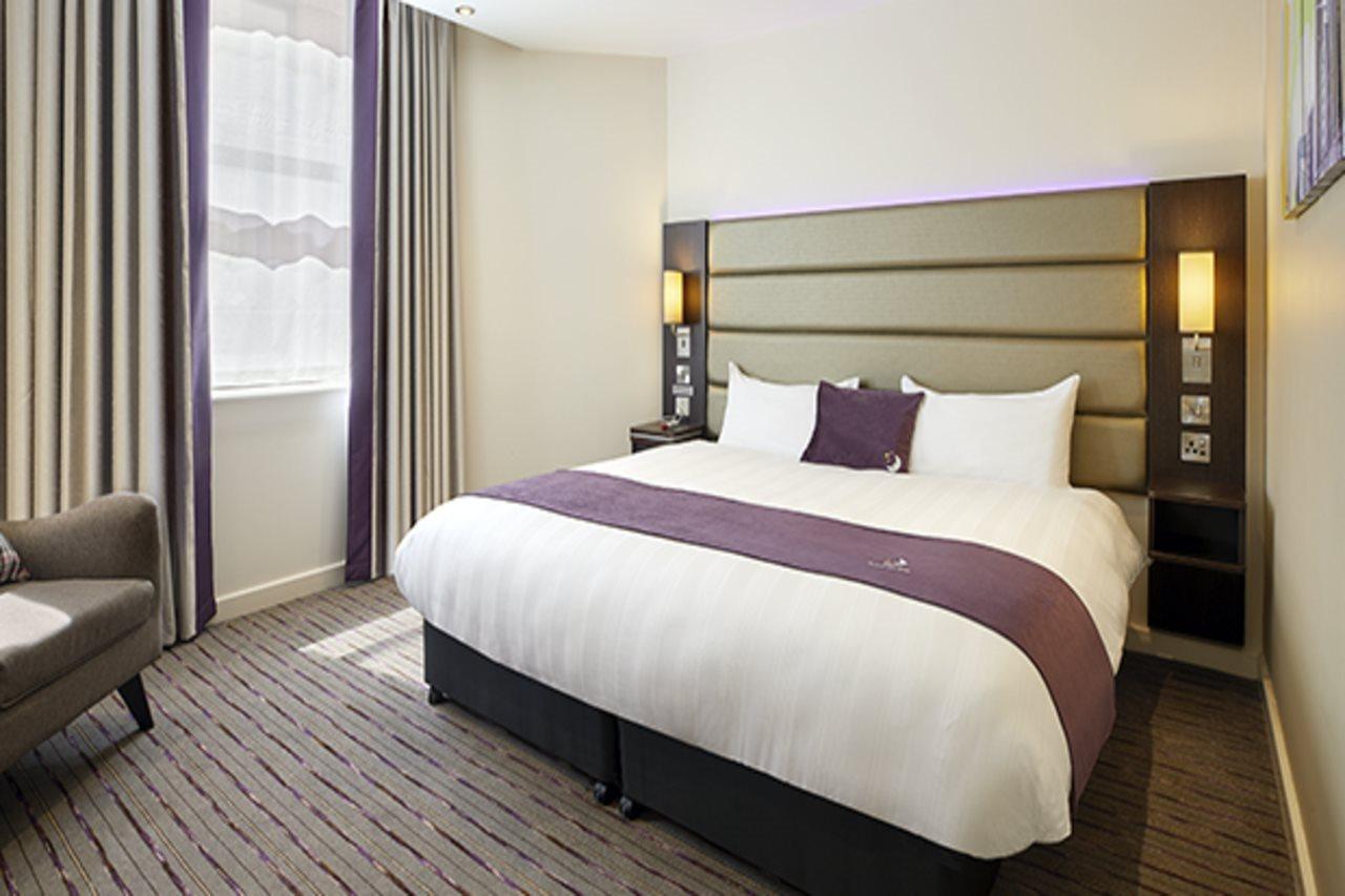 Premier Inn London Gatwick Airport South - London Road Кролей Экстерьер фото