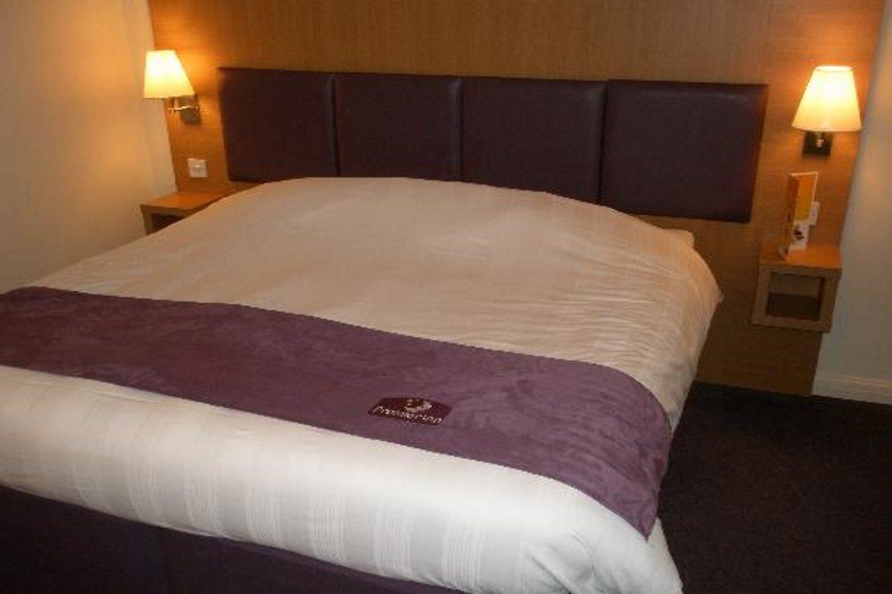 Premier Inn London Gatwick Airport South - London Road Кролей Экстерьер фото