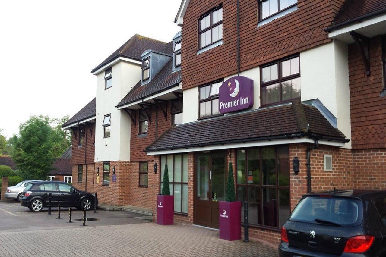 Premier Inn London Gatwick Airport South - London Road Кролей Экстерьер фото