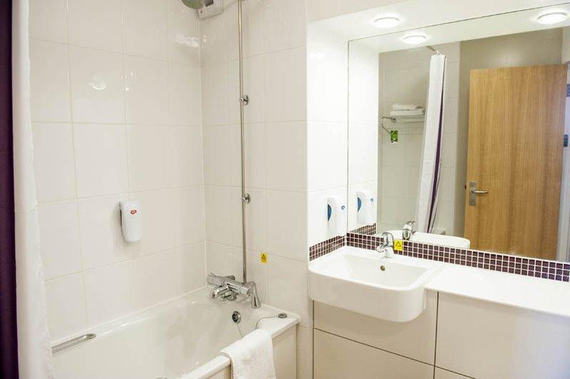 Premier Inn London Gatwick Airport South - London Road Кролей Экстерьер фото